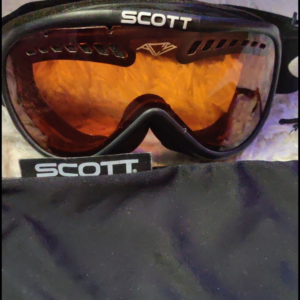 Scott Snow Goggles with protective dust bag